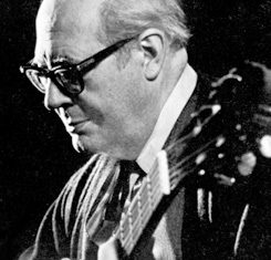 SEGOVIA, ANDRES (1893-1987)